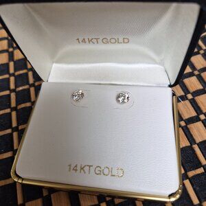 CZ stud in 14k gold